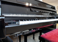 yamaha piano zwart hoogglans sil 2