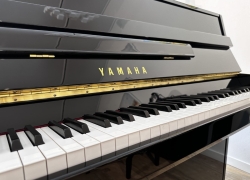 yamaha b1 piano 110cm zwart hoog 2